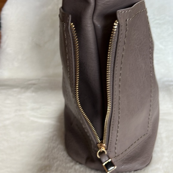 Myztique Grace Hobo Bag Like new - Picture 9 of 17